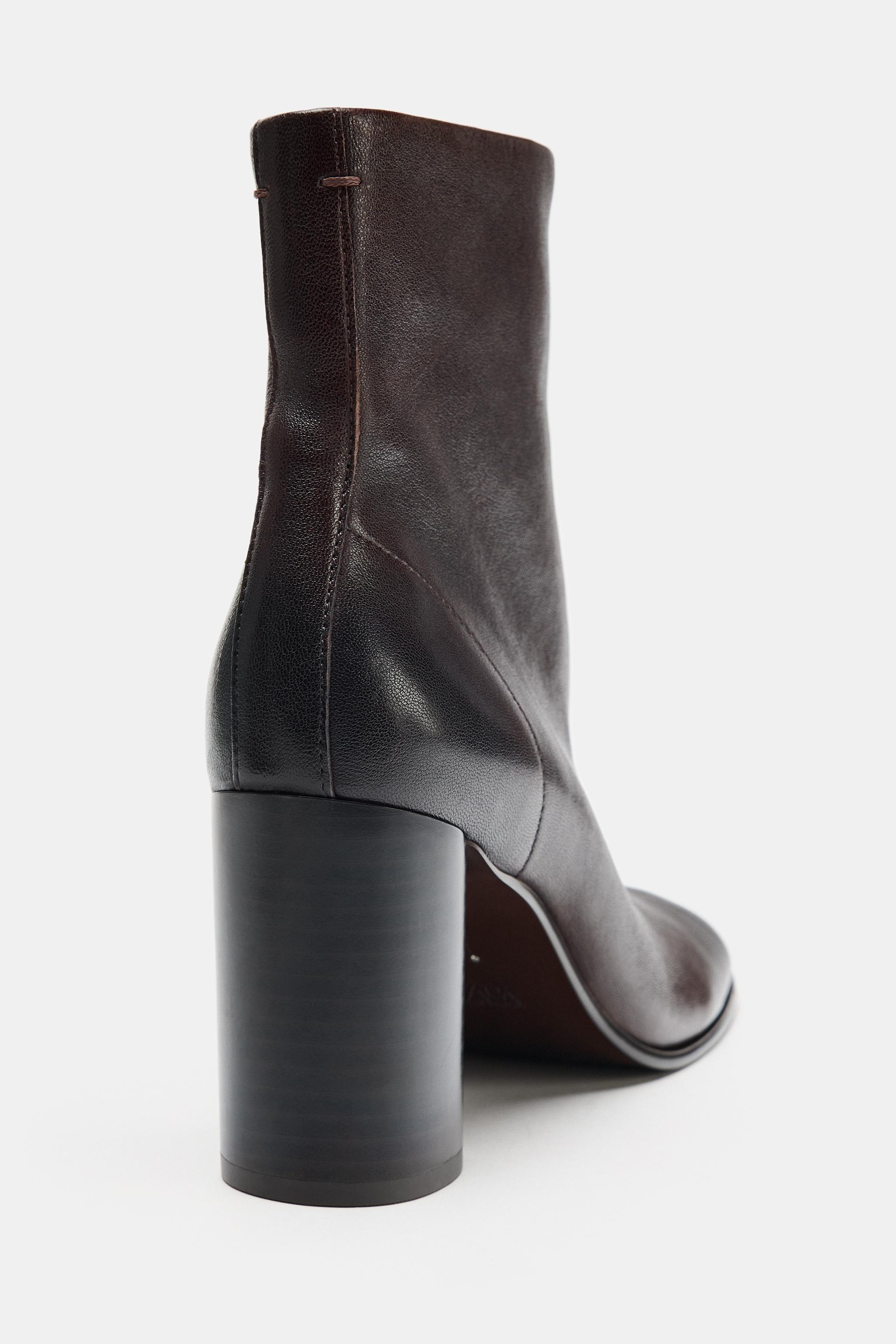 BOTTINES À TALONS EN CUIR
